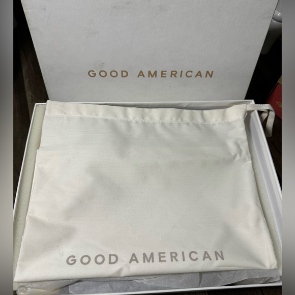 NWT Women’s Good American Square Toe Black Suede Heels with Gold Accents 7.5 - Picture 6 of 7